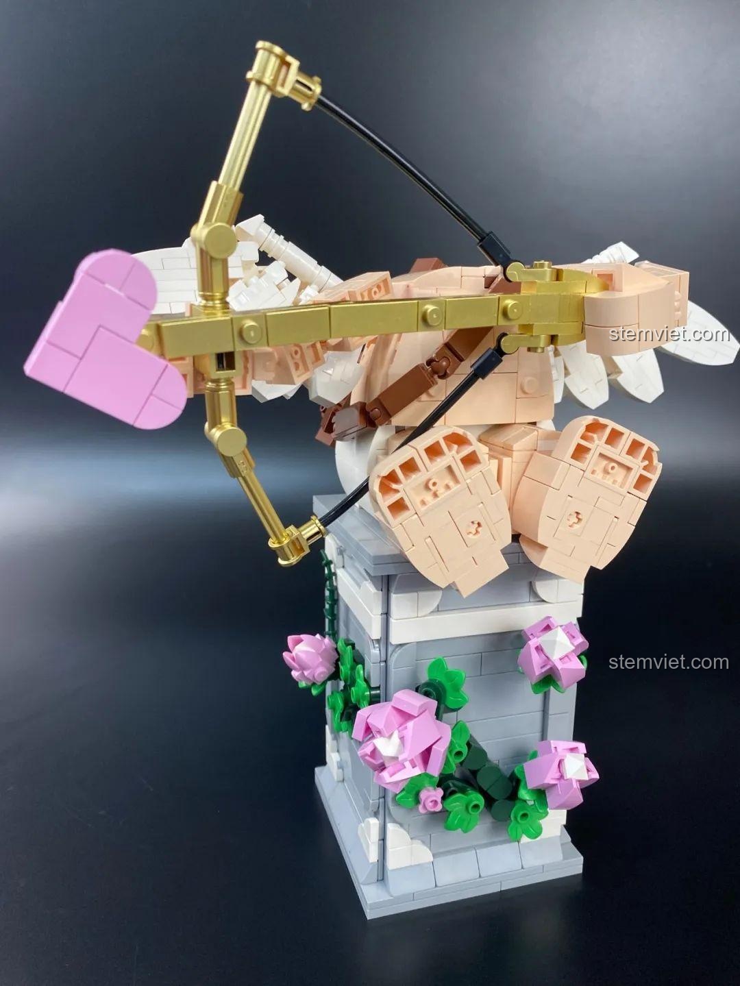 Tượng Thần Tình Yêu Cupid 846681 đứng độc lập, cho thấy khả năng tạo dáng linh hoạt của mô hình.