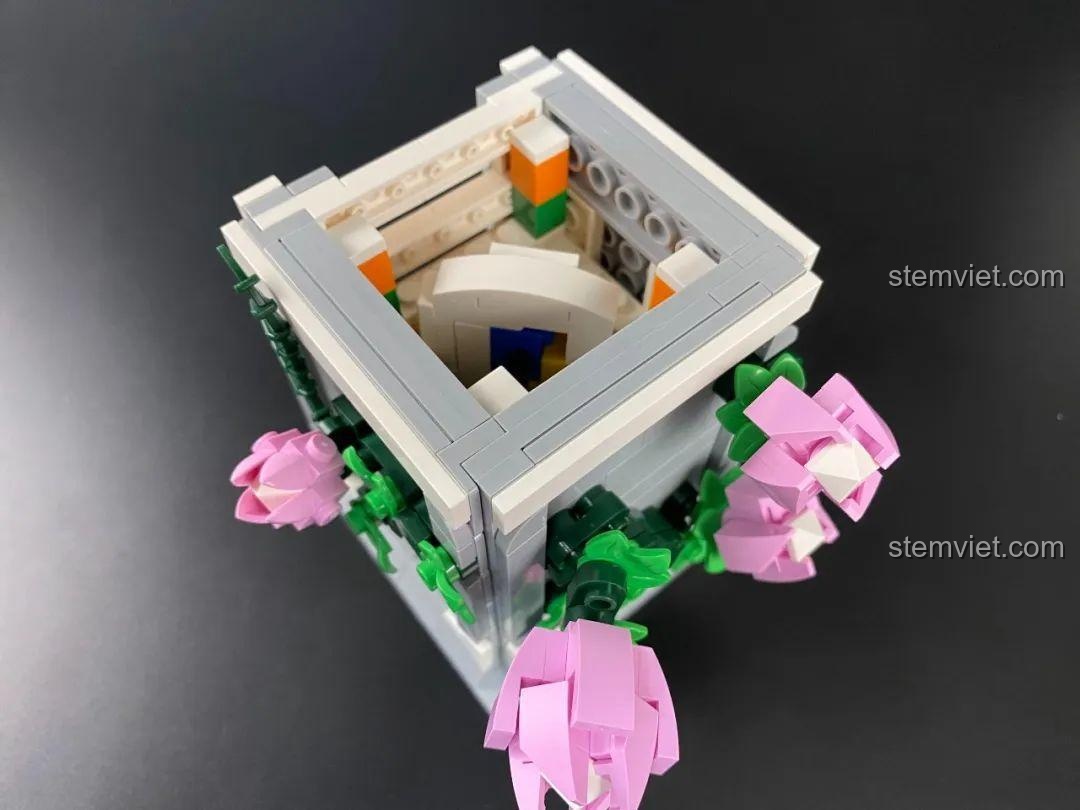 Tượng Thần Tình Yêu Cupid 846681 đứng, góc nhìn chính diện, với cung tên và núm vú, thể hiện sự đáng yêu và năng động.