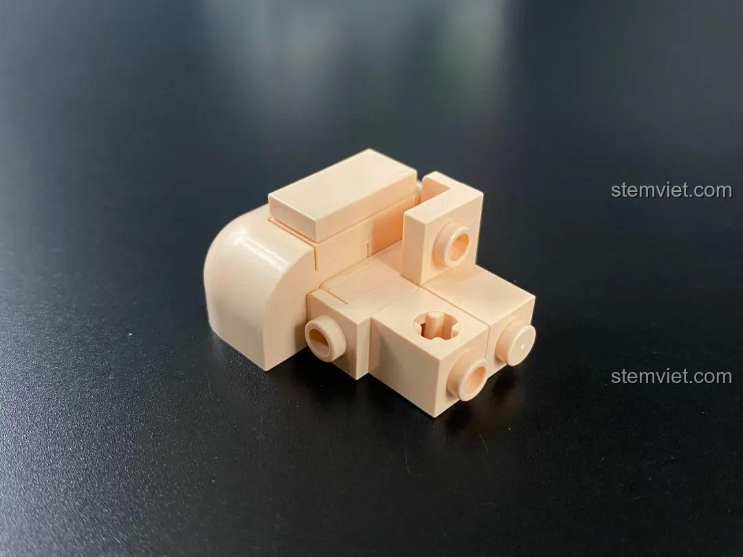 Mô hình Tượng Thần Tình Yêu Cupid DOKI 846681 đứng thẳng, cầm cung tên, sẵn sàng cho hành động.