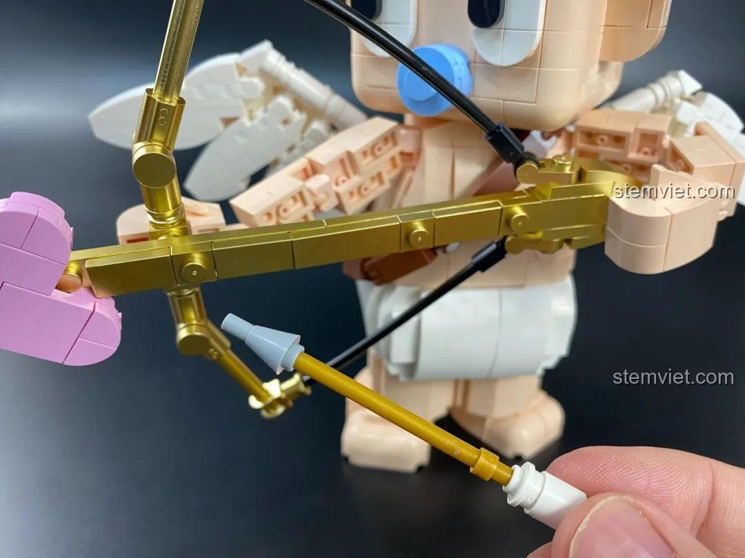 Tượng Thần Tình Yêu Cupid 846681 đứng, góc nhìn nghiêng, thể hiện sự cân đối và vững chãi của mô hình.