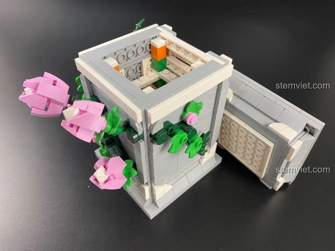 Bắt đầu lắp ráp phần thân của đồ chơi mô hình Tượng Thần Tình Yêu Cupid DOKI, với các mảnh ghép màu da và cấu trúc bên trong.