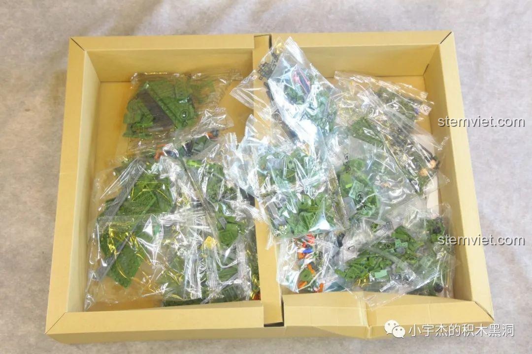 Hộp carton phụ bên trong bộ đồ chơi Pháo Tự Hành PLZ-05B cho con trai từ 6 tuổi, giúp bảo vệ các chi tiết.