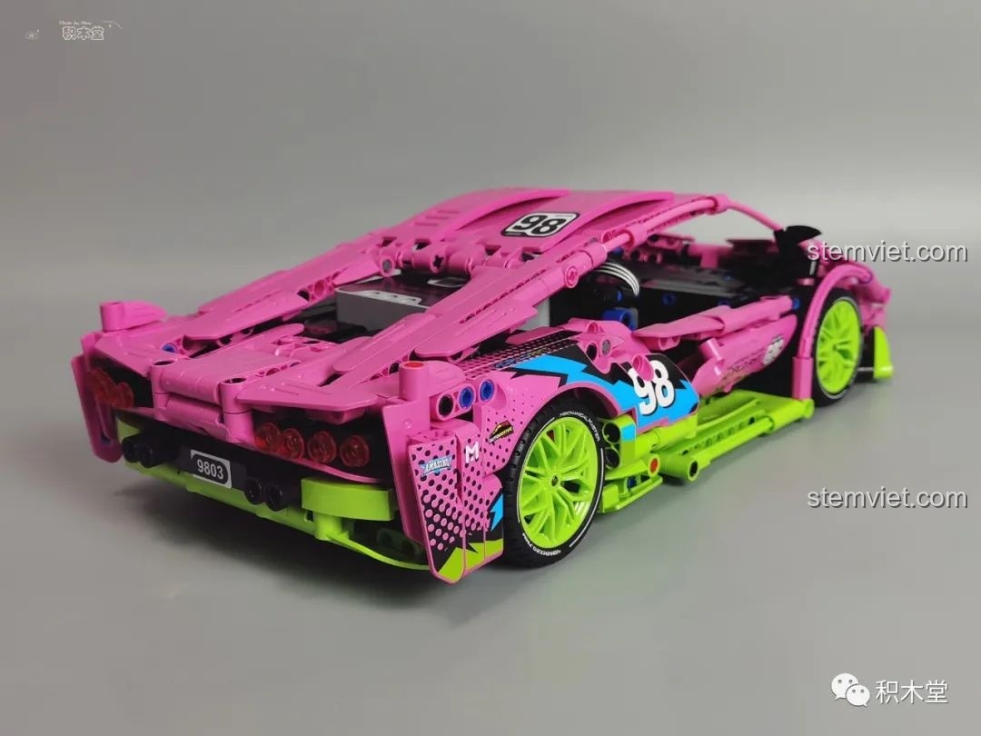 Cận cảnh đuôi xe Wanzhi 9803 với biển số tự chế từ decal, mang mã số sản phẩm 9803.