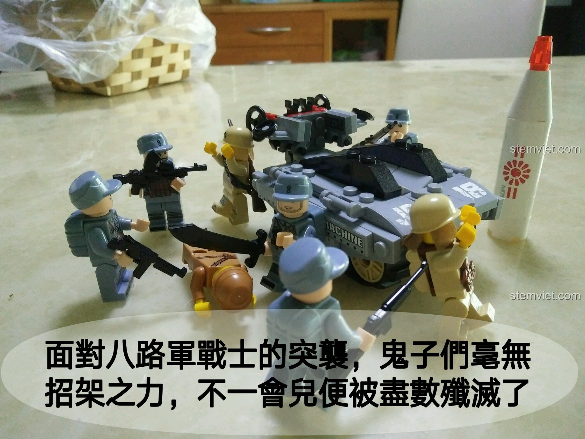 Bộ đồ chơi Enlighten 1718 Xe Pháo Tự Hành Quân Sự, Bát Lộ Quân chiếm vũ khí, đồ chơi xây dựng Mô Hình Xe Quân Sự.