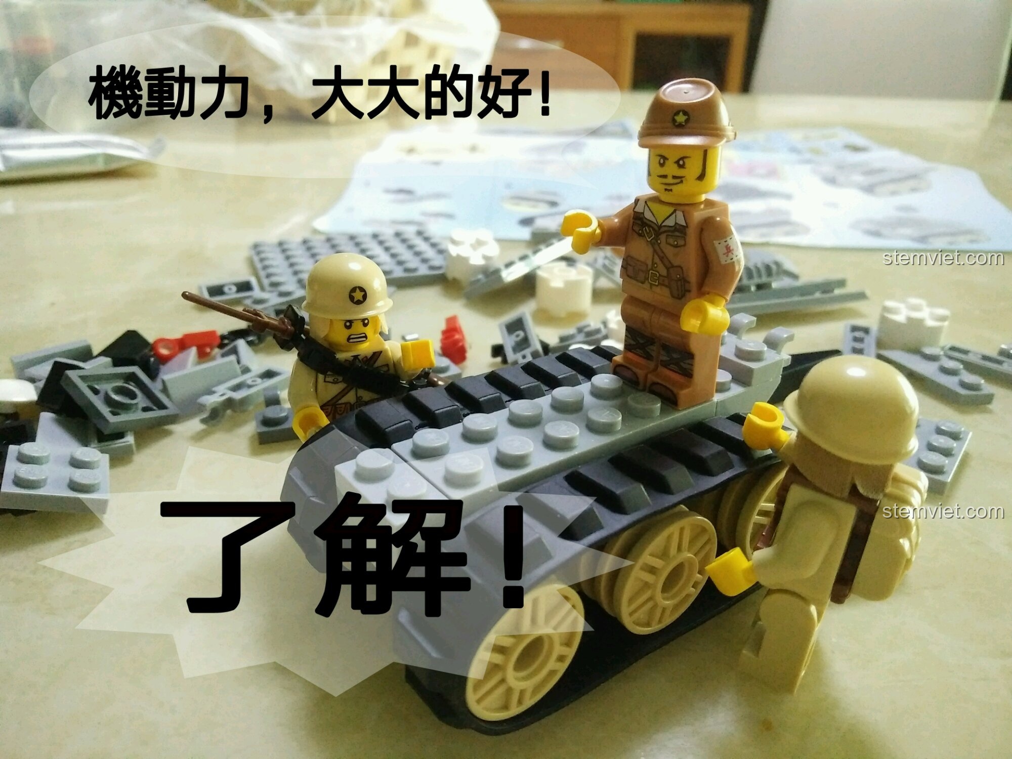 Lính địch đang hăng say lắp ráp chiếc xe pháo tự hành, bàn tán về khả năng cơ động của nó.