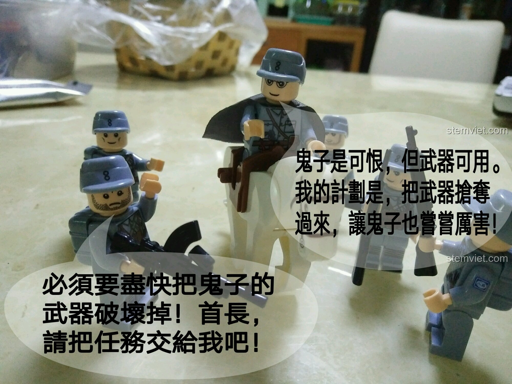 Bộ đồ chơi Enlighten 1718 Xe Pháo Tự Hành Quân Sự, minifigure Bát Lộ Quân nhận lệnh hành động, đồ chơi quân sự chất lượng cao.