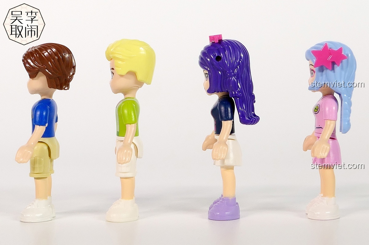 4 minifigures của bộ đồ chơi Vòng quay ngựa gỗ Enlighten 2016 đã lắp ráp hoàn chỉnh, bao gồm Dorothy, Abby, Lambert, Ryan