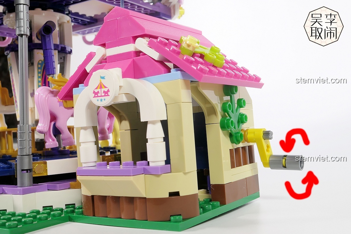 Toàn cảnh bộ lắp ráp Enlighten 2016 Vòng quay ngựa gỗ mộng mơ đã hoàn thiện với 4 minifigures đáng yêu