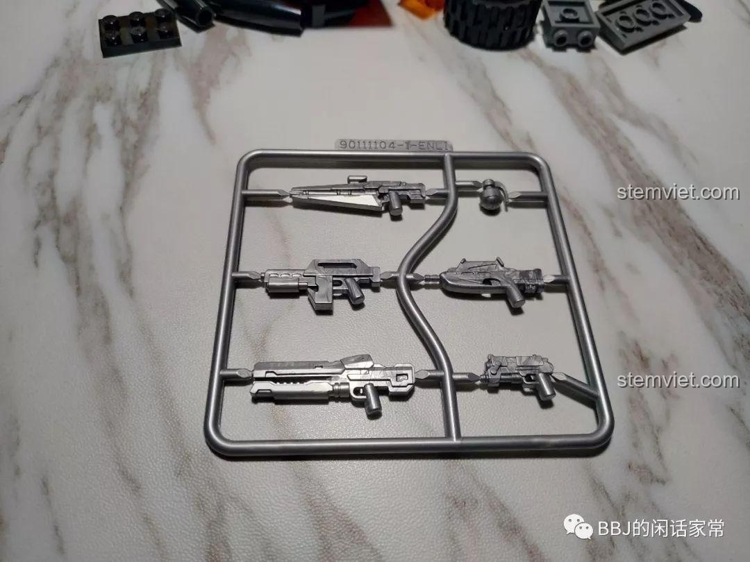 Khung vũ khí chi tiết của bộ lắp ráp Enlighten 3401-3 Xe Mô Tô Lửa Chiến Đấu, đồ chơi mô hình với nhiều phụ kiện.