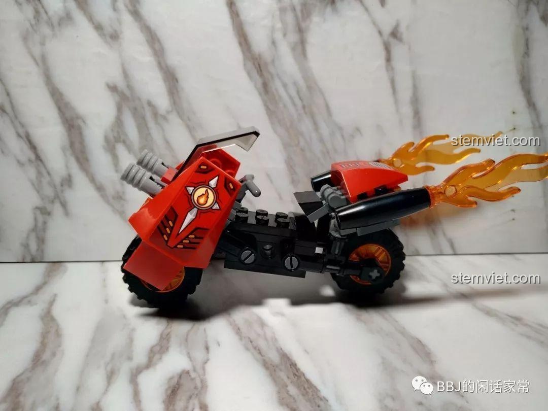 Góc nhìn nghiêng của bộ lắp ráp Enlighten 3401-3 Xe Mô Tô Lửa Chiến Đấu, đồ chơi mô hình đẹp mắt.