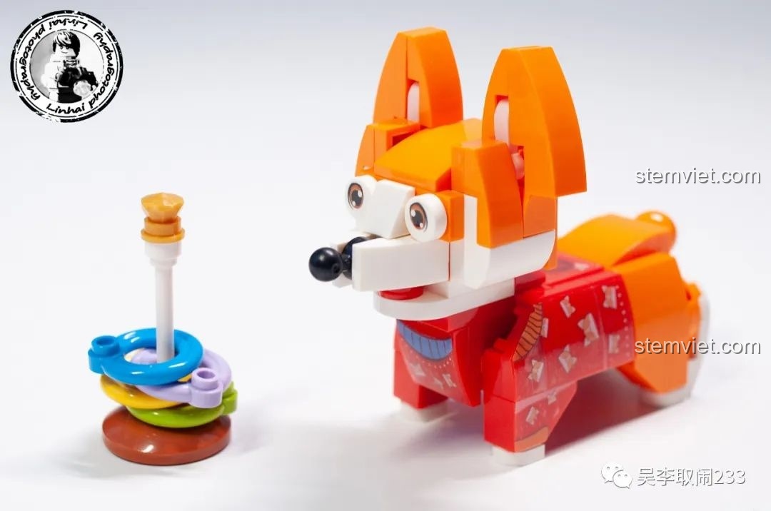 Mô hình lắp ráp Corgi Forange Block FC8283-1 màu cam đỏ, mặc áo và có phụ kiện đồ chơi vòng kéo, đồ chơi xếp hình cho bé.