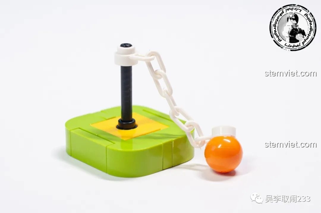 Mô hình lắp ráp Chó Dachshund Forange Block FC8283-3 màu nâu, có phụ kiện đệm ngồi phong cách Giáng Sinh.