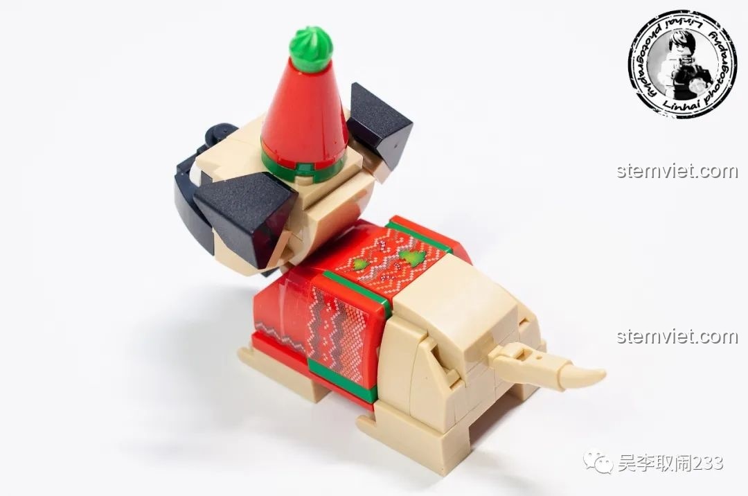 Mô hình lắp ráp Husky Forange Block FC8283-5 nhìn từ góc nghiêng, thể hiện dáng ngồi và chi tiết lông.