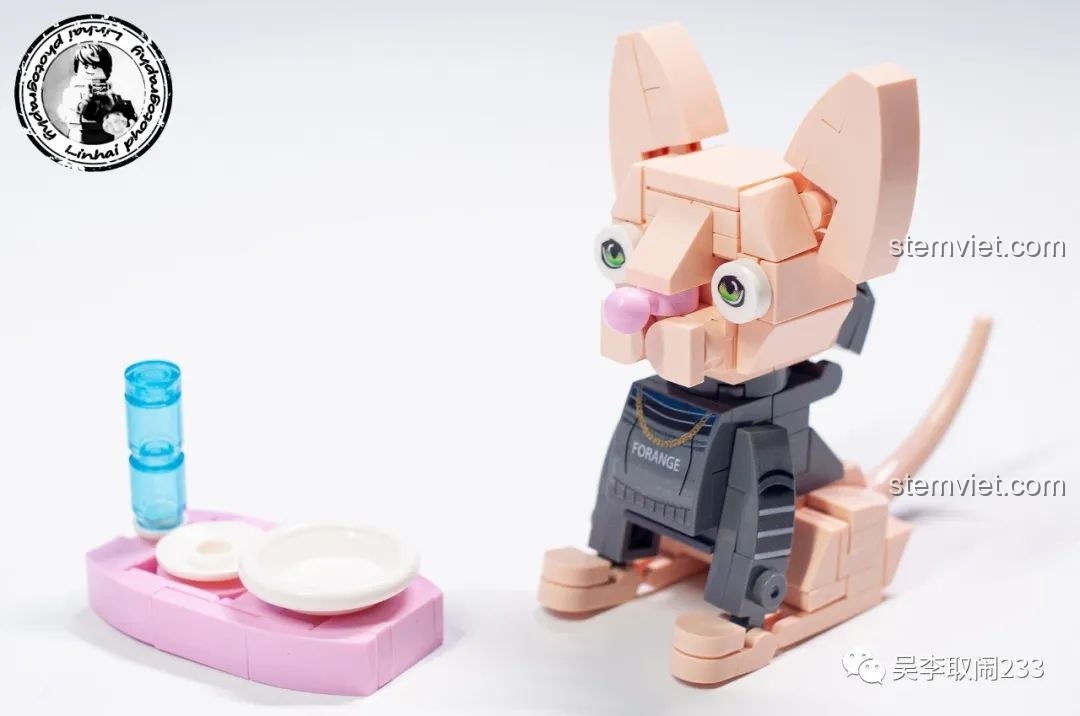 Mô hình lắp ráp Mèo Xiêm Forange Block FC8283-8 nhìn nghiêng, thể hiện chi tiết tay có thể cử động để tạo dáng.