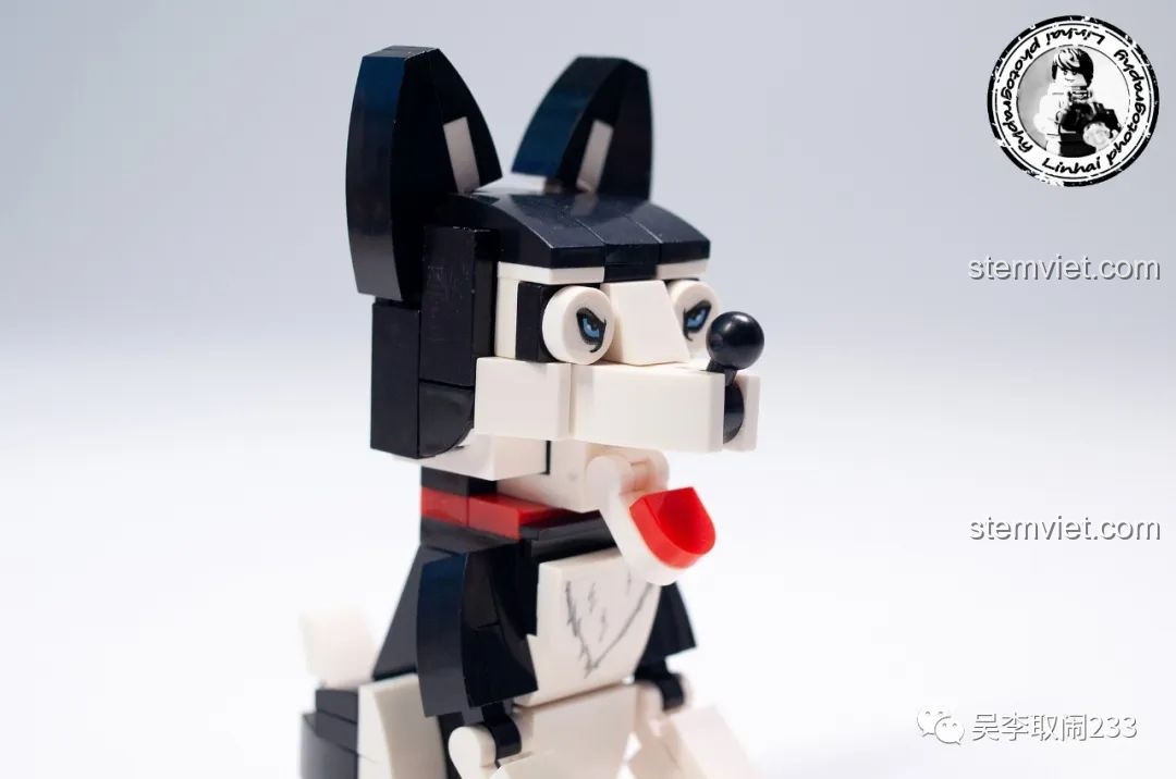 Mô hình lắp ráp Mèo Sphynx Forange Block FC8283-7 màu hồng nhạt, mặc áo hoodie và có phụ kiện bát ăn tự động.