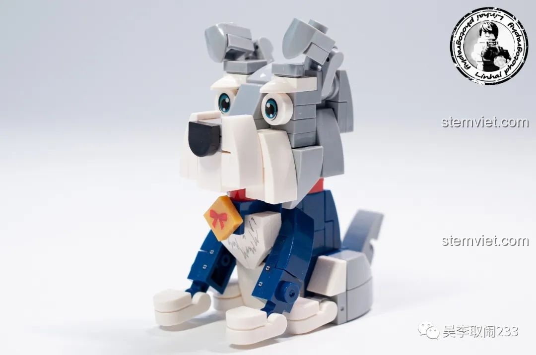 Mô hình lắp ráp Mèo Sphynx Forange Block FC8283-7 nhìn từ phía sau, thể hiện chi tiết đuôi và dáng ngồi.