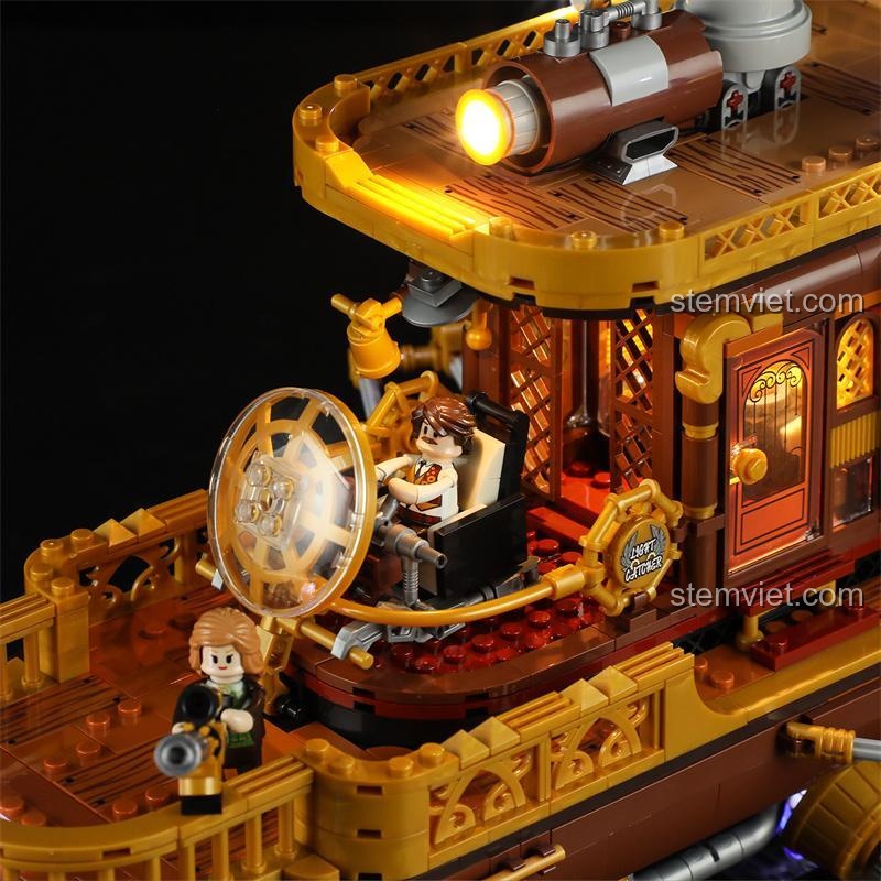 Đồ chơi lắp ráp Tàu bay Steampunk Light Catcher với các minifigure thuyền trưởng và nhà thám hiểm.