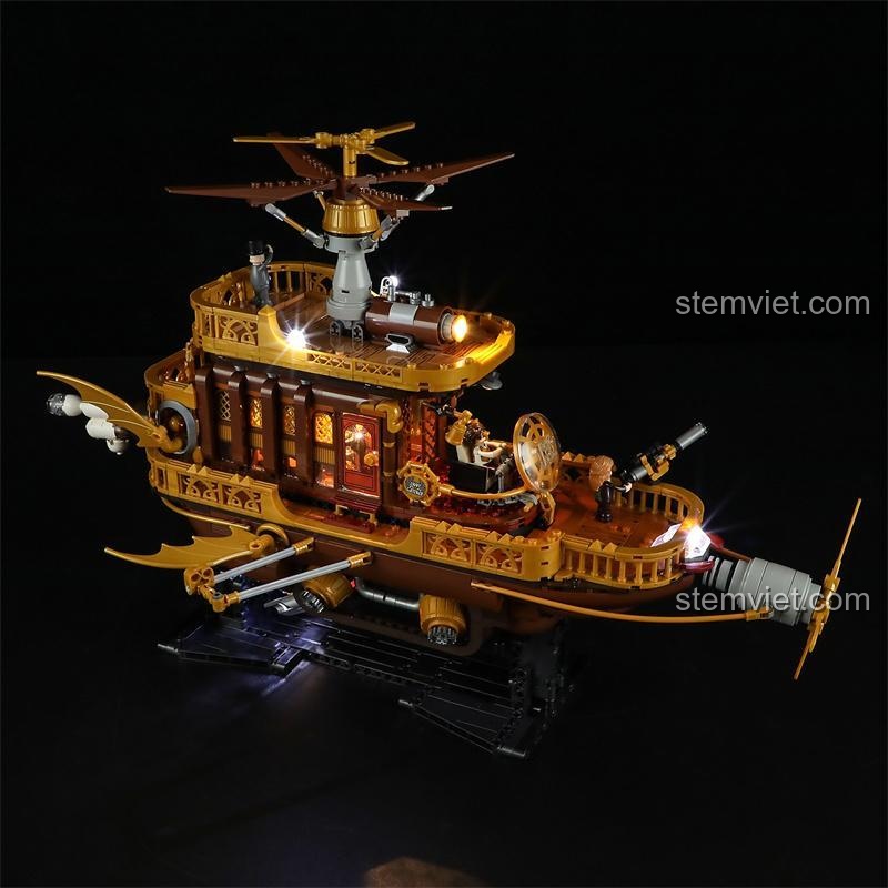 Bộ lắp ghép Khí cầu viễn tưởng phong cách Steampunk với đèn đuôi và cánh dơi độc đáo.