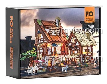 Toàn cảnh đồ chơi mô hình FunWhole F9015 Khu chợ thời Trung cổ với kiến trúc nhà gỗ và các minifigure.