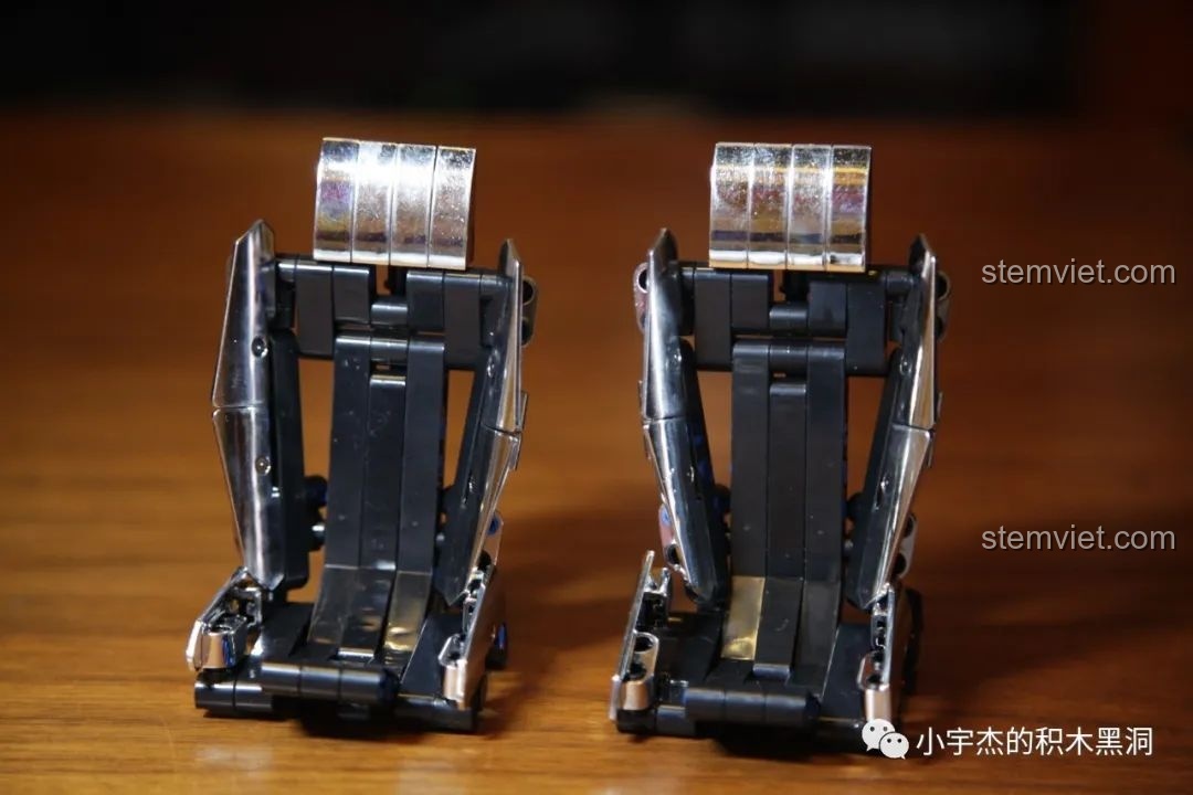 Ghế đua sang trọng với các chi tiết mạ điện của Mô hình xe Ford Mustang Hoonicorn V2 Mould King.