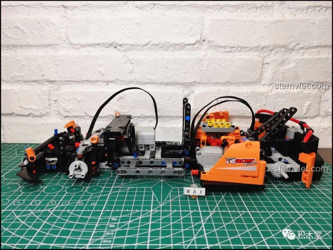 Ghép nối các phần chính của mô hình Happy Build YC-QC004 McLaren P1, cho thấy sự kết nối chặt chẽ giữa các bộ phận đã lắp ráp.