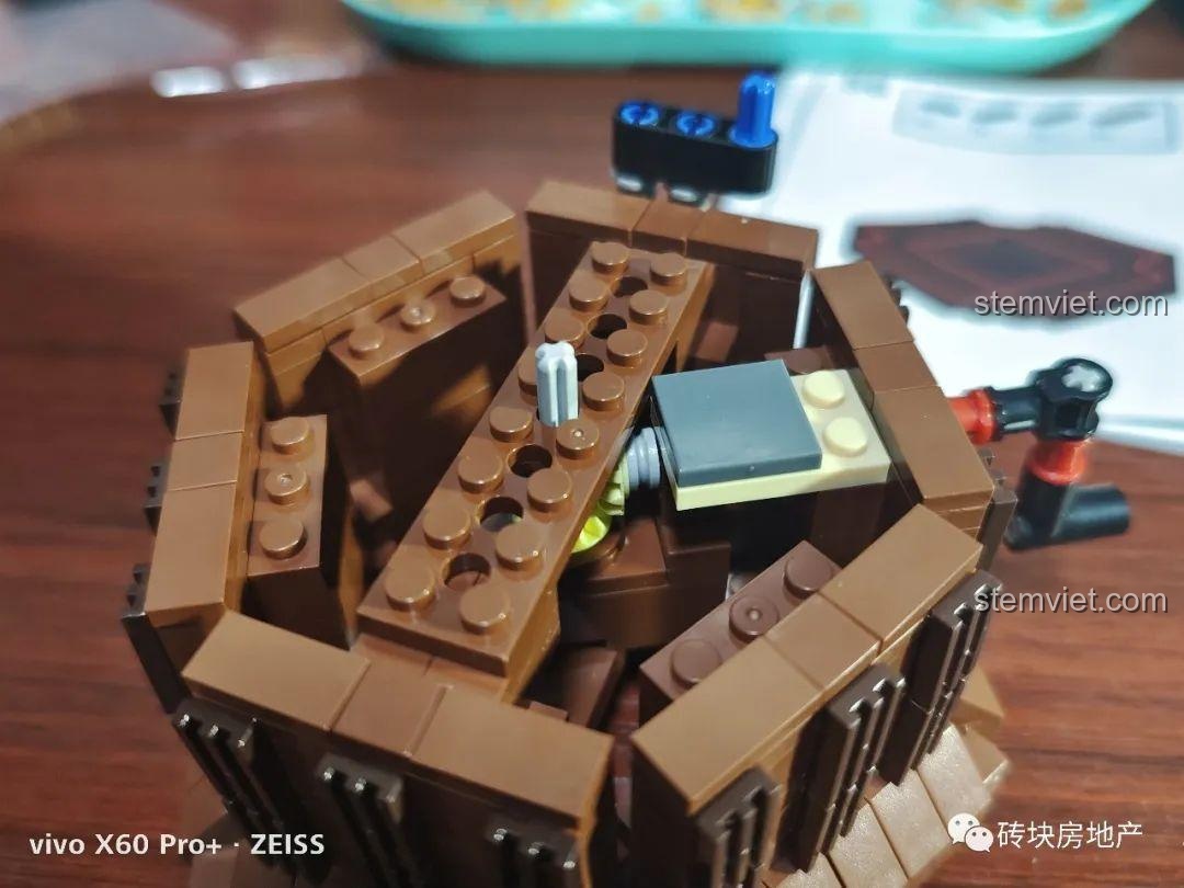 Giải pháp gia cố cơ cấu tay quay bằng cách thêm các chi tiết phụ để tăng độ chắc chắn.