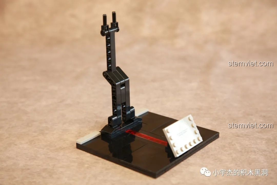 Cấu trúc giá đỡ của đế trưng bày mô hình Phi hành gia JK9106, sử dụng trục Technic.