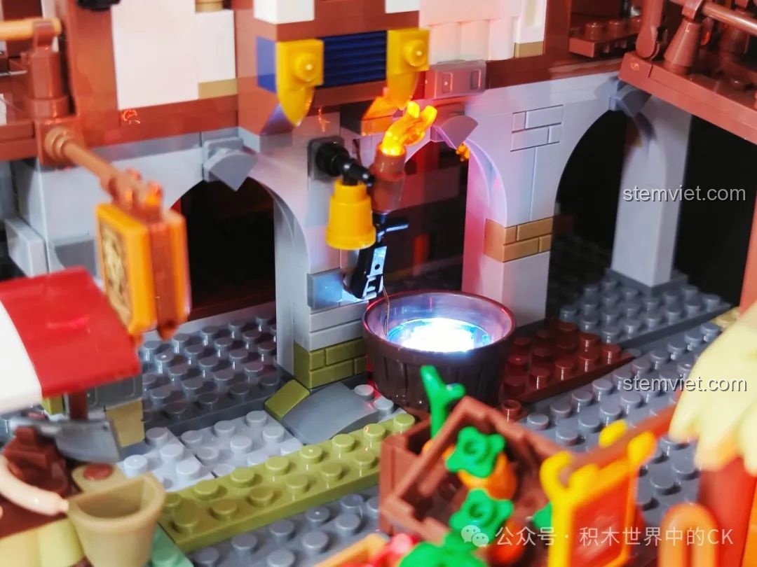 Chi tiết giếng nước được trang bị đèn LED màu xanh, tạo hiệu ứng ánh sáng kỳ ảo cho bộ FunWhole F9015.