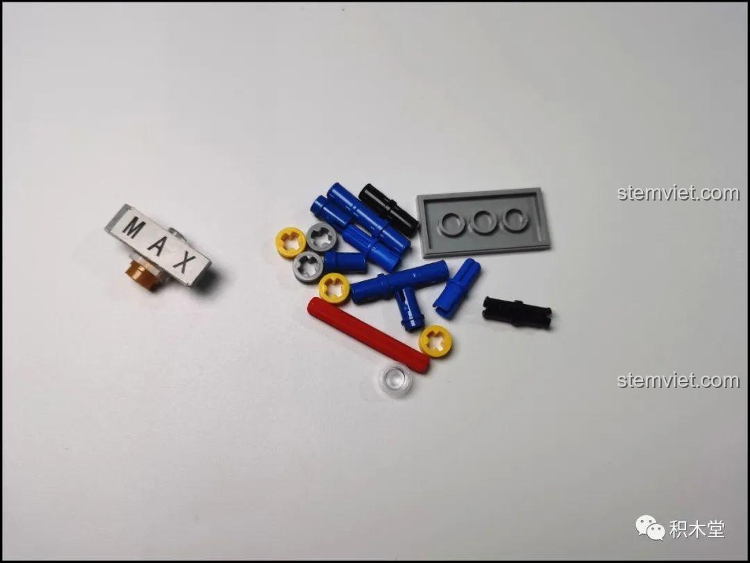 Mô hình Leier 50008 Mô tô BMW R1200GS Rallye nhìn từ phía bên kia, với các chi tiết tem và logo được tái hiện.