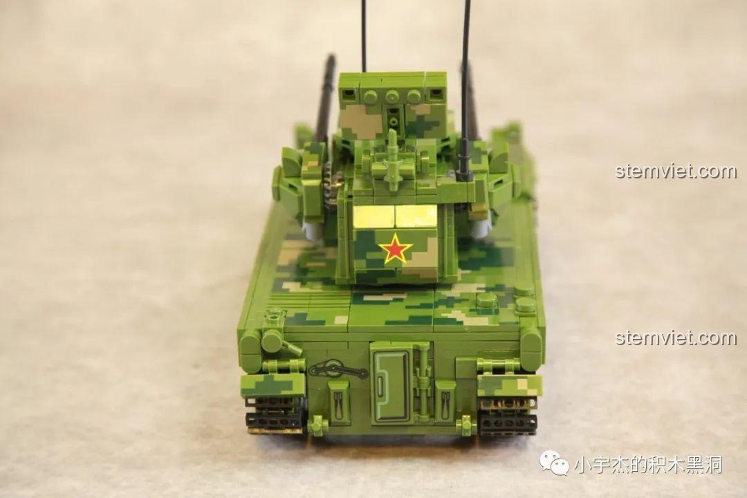 Góc nhìn chéo từ phía sau của mô hình Lá chắn thép di động Panlos Brick hoàn chỉnh.