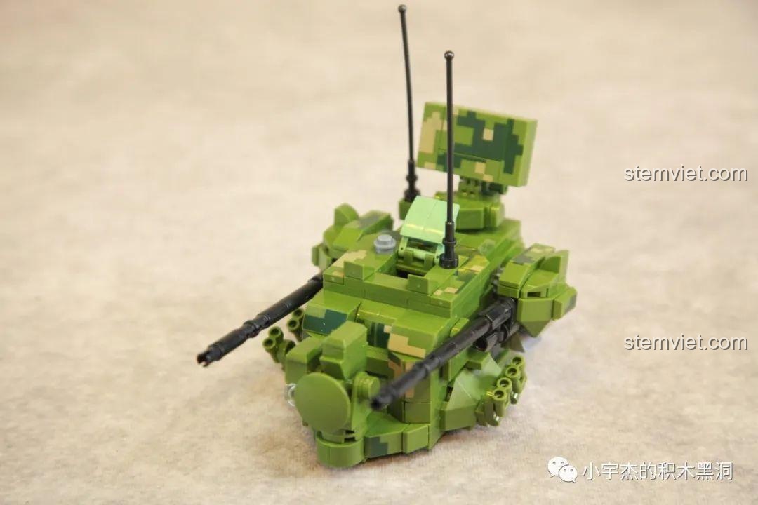 Góc nhìn nghiêng của tháp pháo Panlos Brick 688005, thể hiện các chi tiết phức tạp.