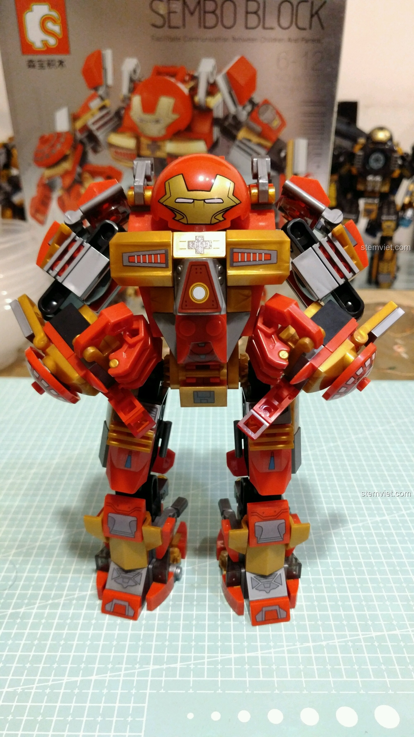 Góc nhìn nghiêng bên trái của đồ chơi lắp ghép Người máy Hulkbuster MK16 Sembo chất lượng cao giá tốt.