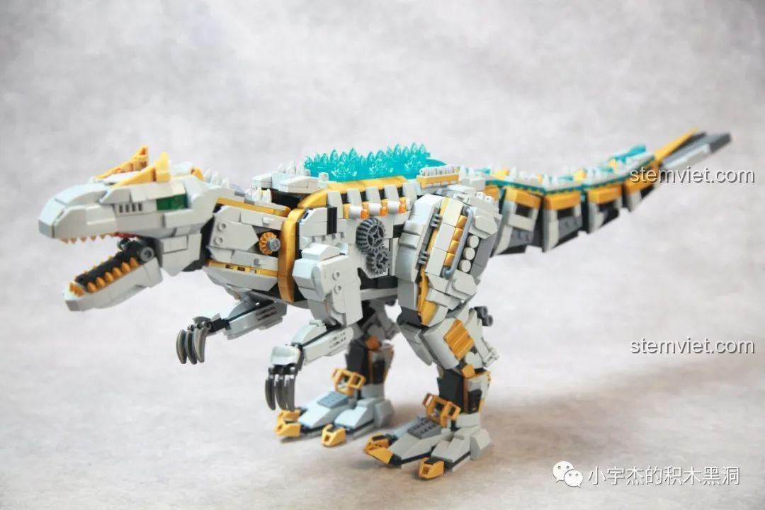 Góc nhìn 3/4 của mô hình Khủng Long Máy Allosaurus, thể hiện rõ các chi tiết cơ khí và màu sắc.