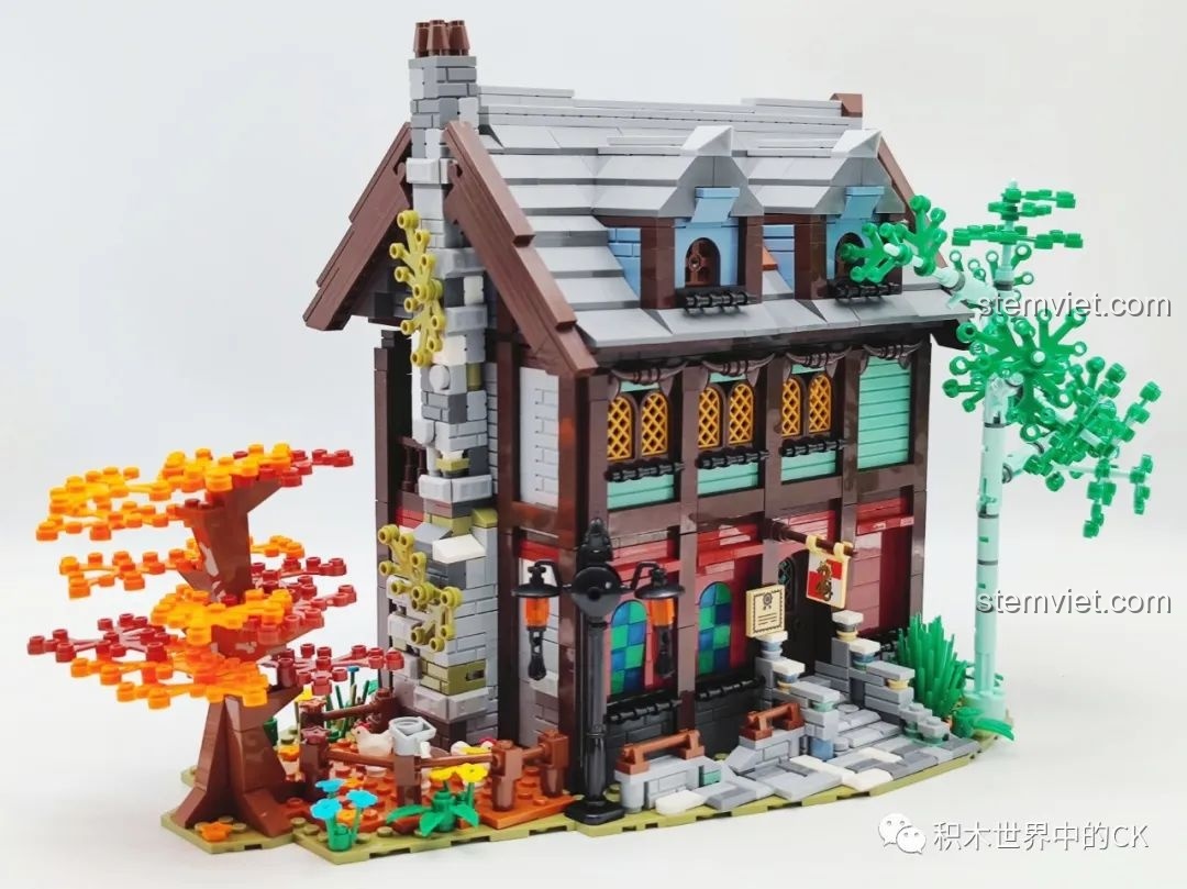 Góc nhìn bên hông của Tòa nhà Trung Cổ JIESTAR 89148, nổi bật với ống khói và cột đèn.