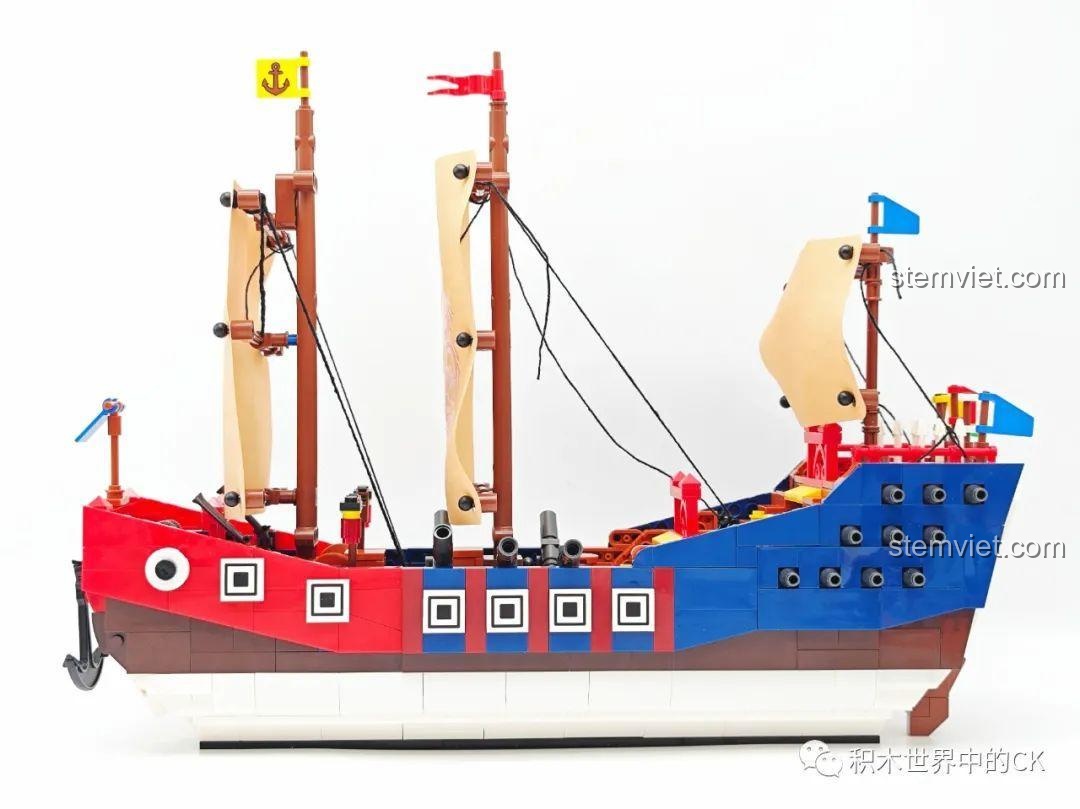 Góc nhìn ngang của đồ chơi mô hình Tàu chiến cổ điển Trung Quốc 58001, khoe trọn thân tàu và hệ thống buồm.