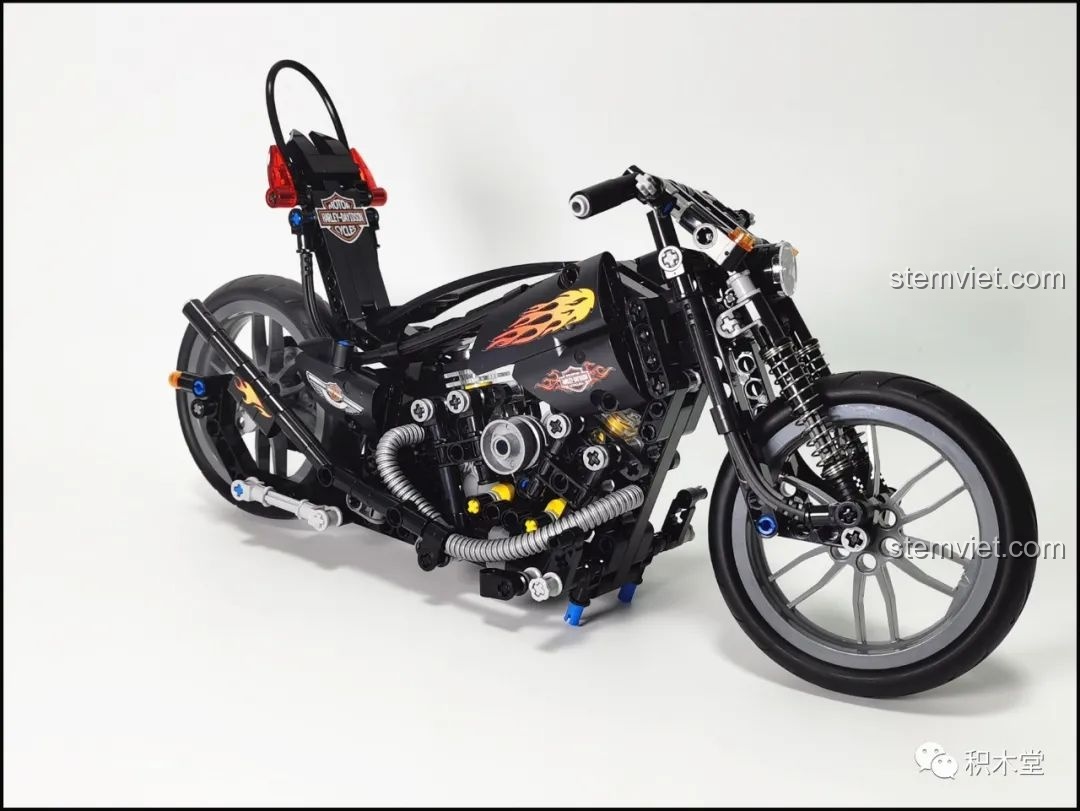 Góc nhìn tổng thể khác của bộ lắp ráp Mô tô Harley Knuckle Chopper 50024 siêu tiết kiệm.