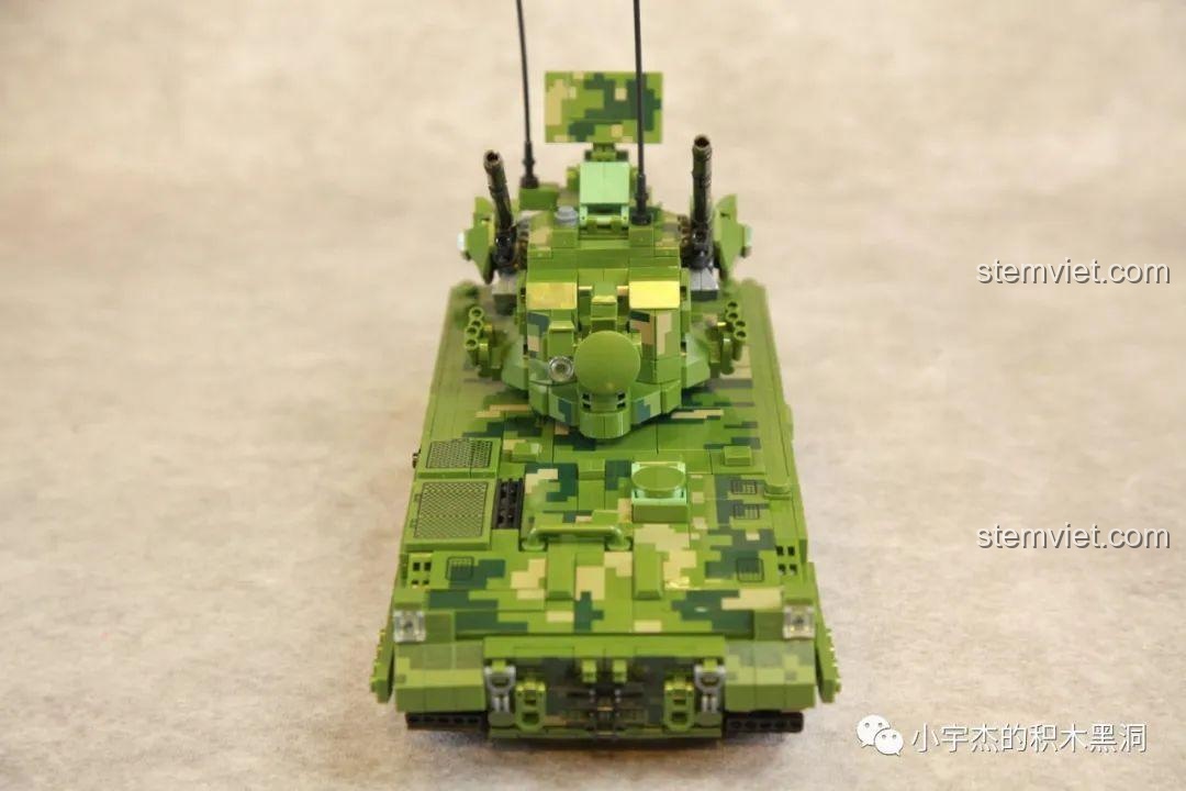 Góc nhìn từ trên xuống của mô hình Panlos Brick 688005 Xe chiến đấu phòng không Type 09.