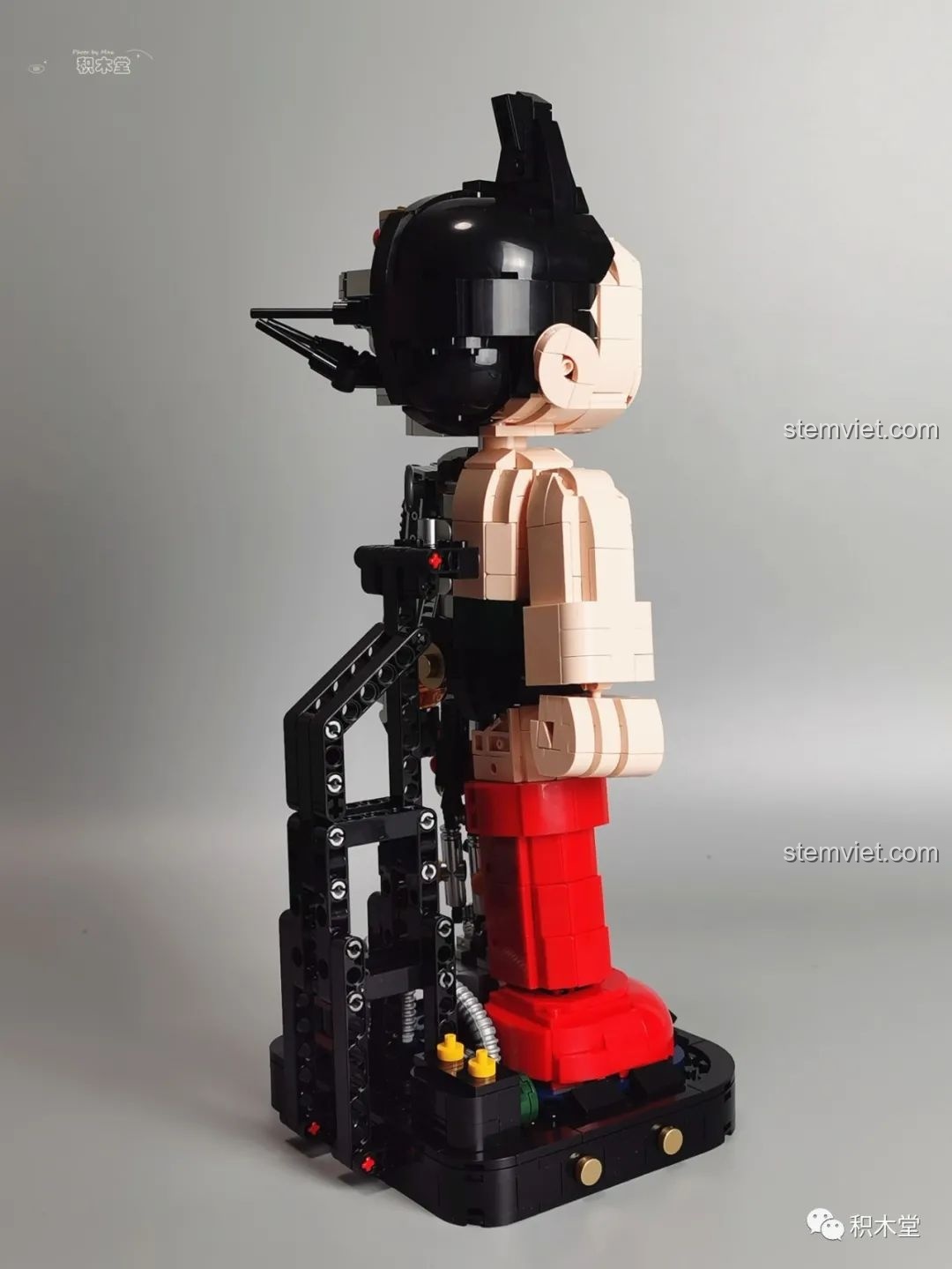 Mô hình Astro Boy Pantasy 86203 hoàn thiện nhìn từ góc trước-trái.