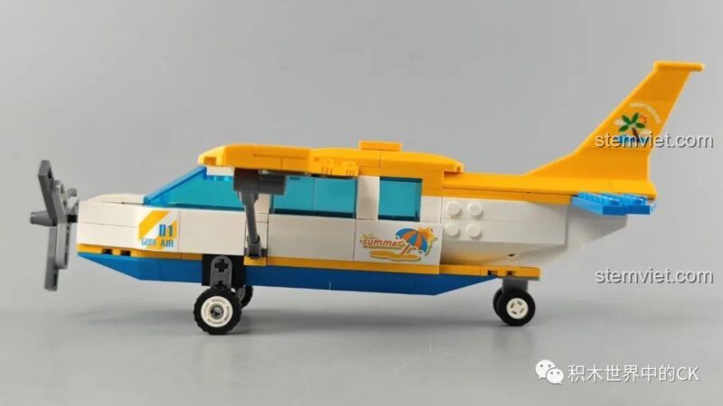 Mô hình máy bay tham quan Yakai GUDI 10501 hoàn thiện, bộ lắp ghép cho bé trai 6 tuổi, màu sắc chủ đạo vàng trắng xanh.