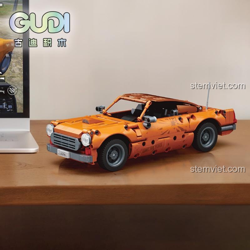 Đồ chơi lắp ráp GUDI 20504 Xe Coupe R8 Game for Peace đặt trên bàn, thể hiện chi tiết tinh xảo, chất lượng cao.