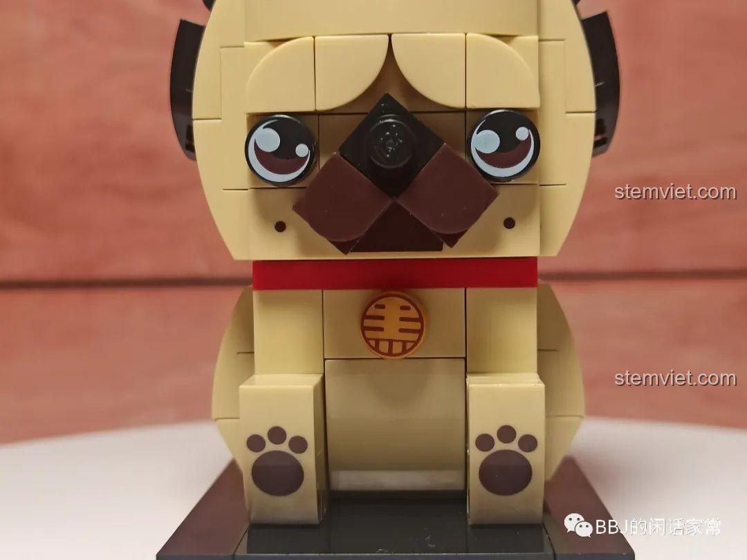 Chi tiết mũ đội đầu của bộ lắp ghép Chó Pug Bazhahei Thần Cửa, đồ chơi xây dựng Chó Pug Thần Cửa.