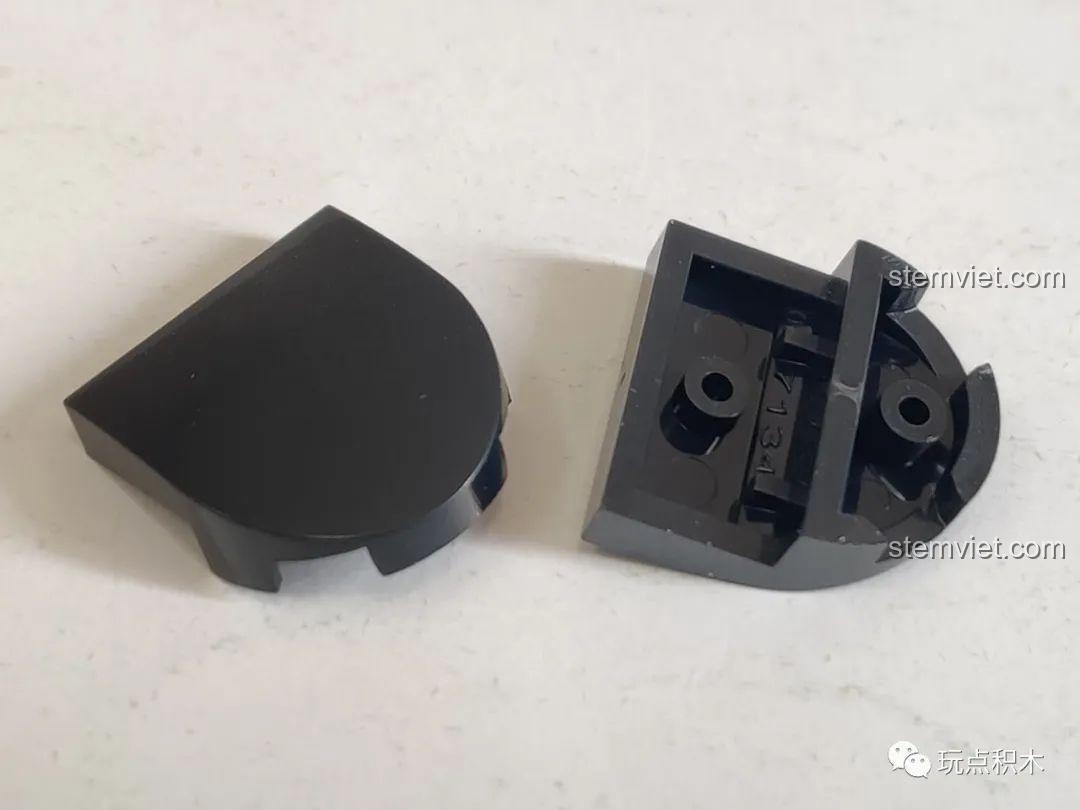 Mặt sau của mô hình lắp ráp GUDI Ba Trát Hắc 52054, hiển thị các chi tiết đuôi và thân.