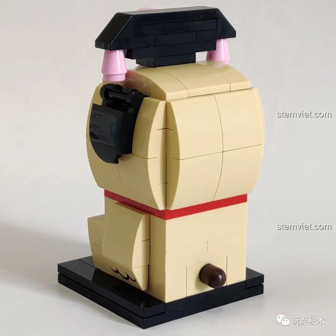 Mặt sau của mô hình lắp ráp GUDI Ba Trát Hắc 52055, hiển thị ba lô phi hành gia.