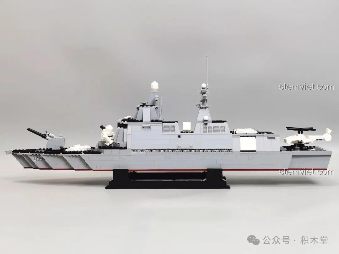 Mô hình Tàu Khu Trục Tên Lửa Type 055 GUDI 8028 hoàn thiện cùng 6 minifigures và xuồng cao su.