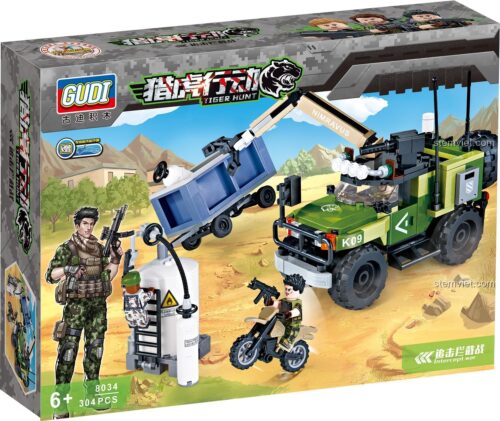 Bộ lắp ráp xe Jeep quân sự GUDI 8034 cho bé trai 6 tuổi, giá rẻ, nhìn từ góc chéo sau.