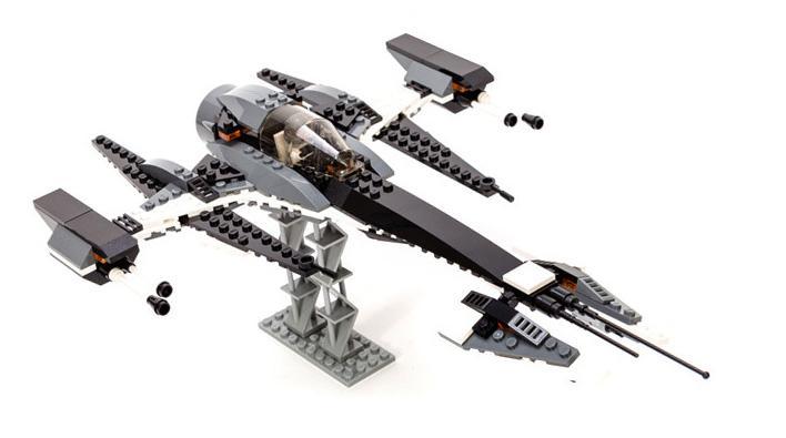 Hộp sản phẩm bộ lắp ráp GUDI 8612 Chiến Cơ X-Phantom, với thiết kế độc đáo và hình ảnh chiến đấu không gian sống động, là món quà tiết kiệm và hấp dẫn cho bé trai 6 tuổi.