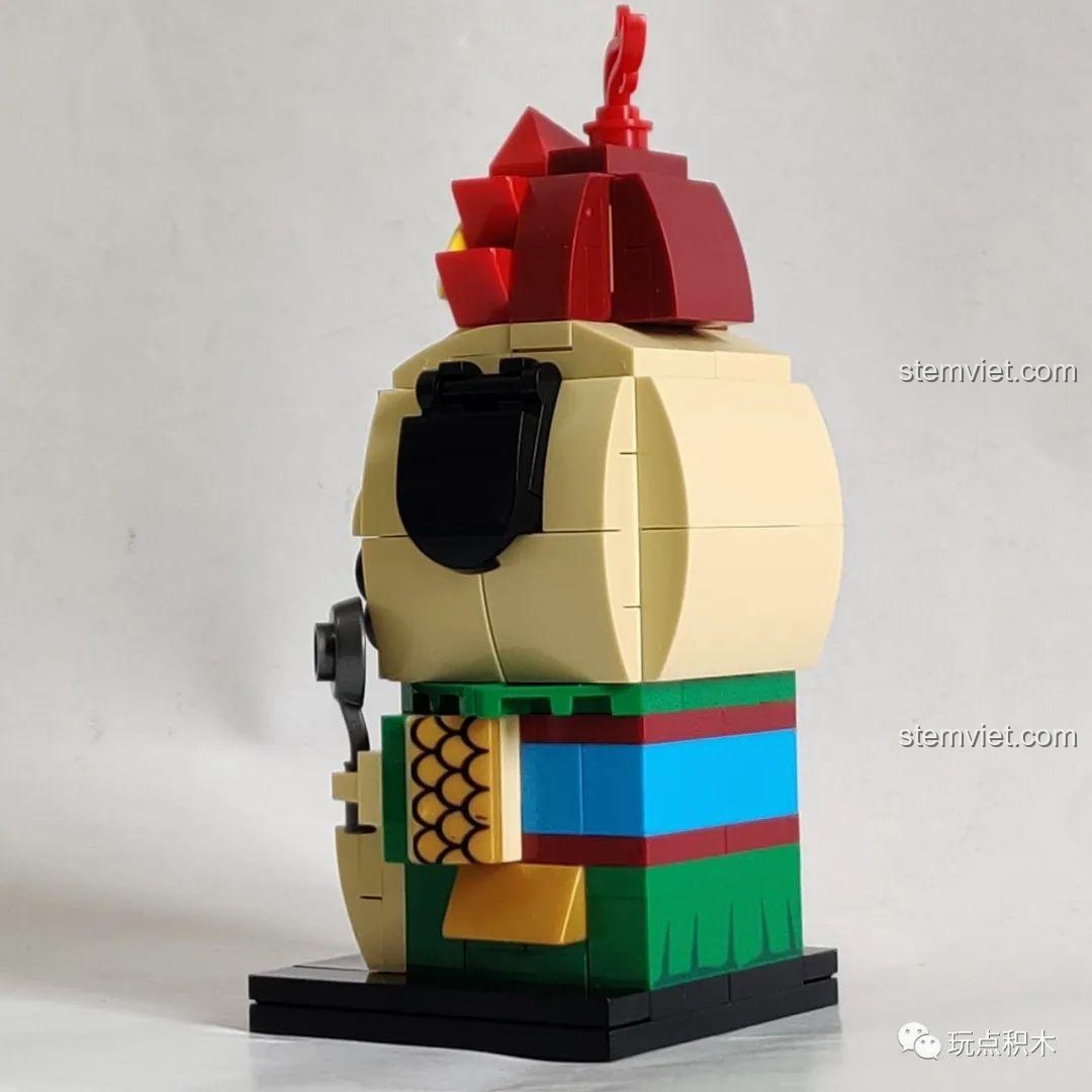 Mặt sau của mô hình GUDI 52052 đang lắp ráp, thể hiện cấu trúc bên trong.