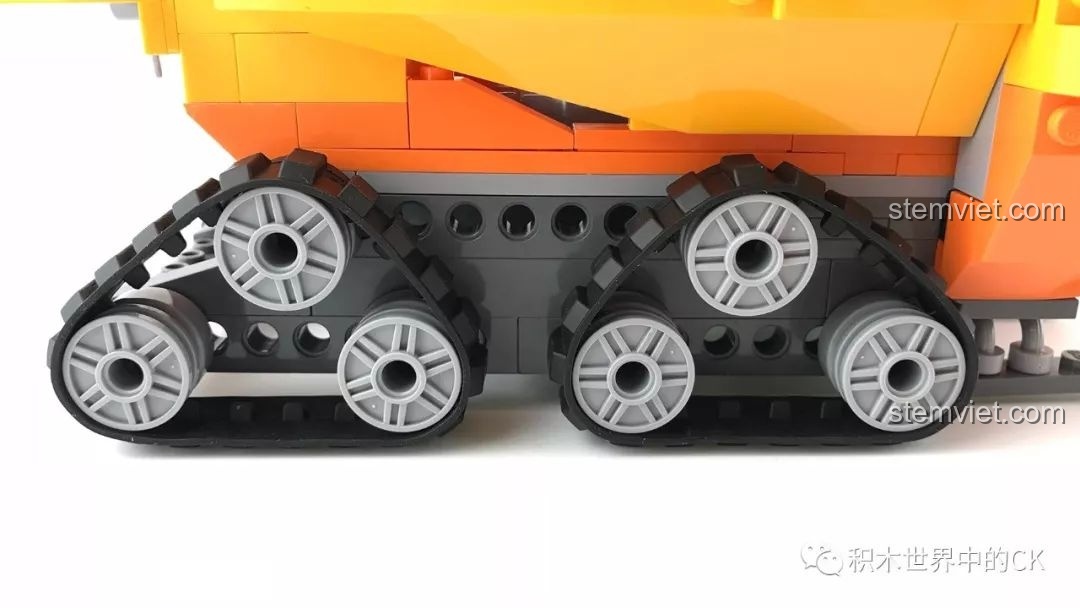 Hệ thống bánh xích của Tàu Độc Giác Kình GUP-S, di chuyển trơn tru và mượt mà.