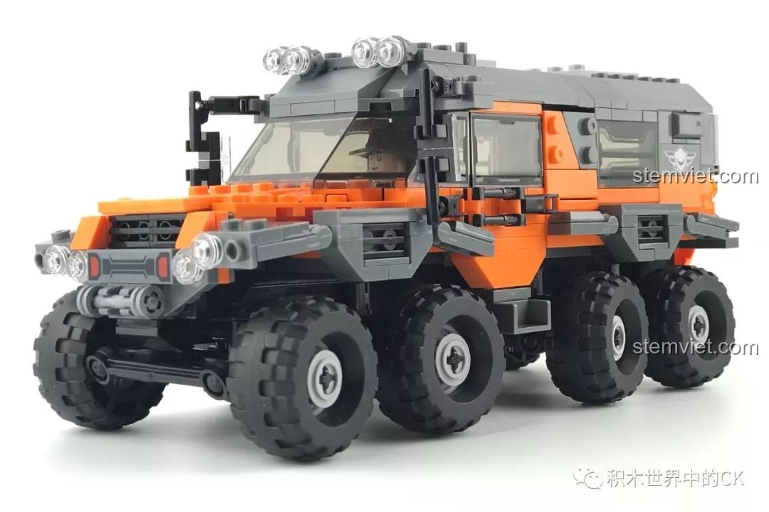 Hệ thống treo 8 bánh của Xe địa hình Xingbao đang hoạt động, cho thấy sự linh hoạt.