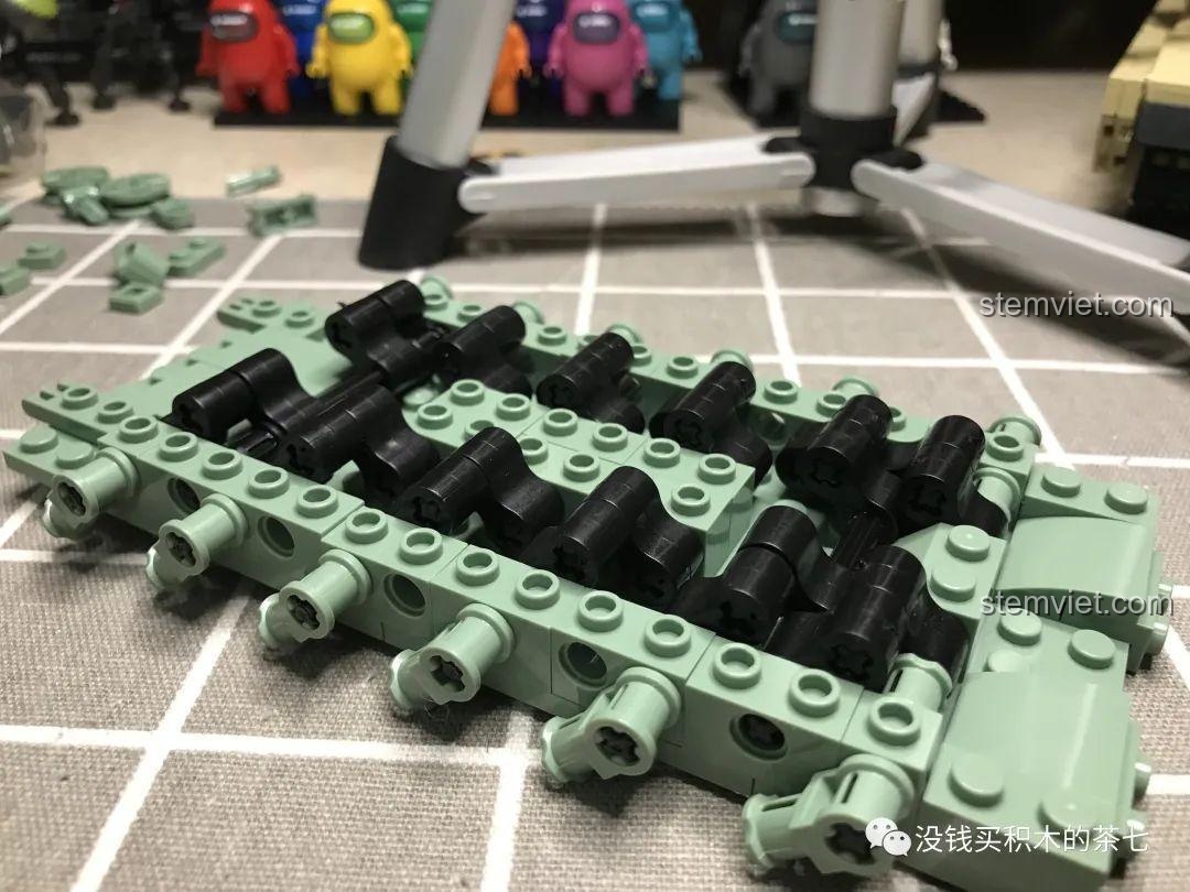 Hệ thống treo của xe tăng T-14 Armata đã được lắp ráp hoàn chỉnh vào khung xe.